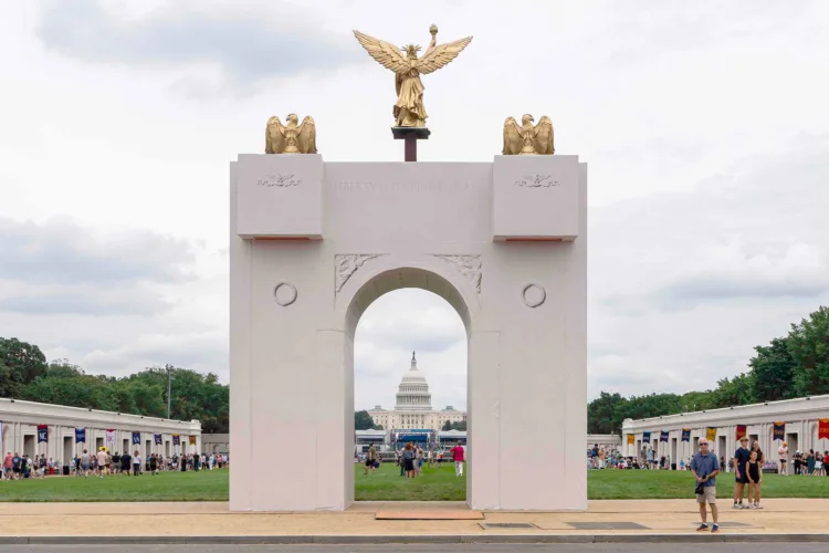 Trump: Planned arch would become a ‘military complex’